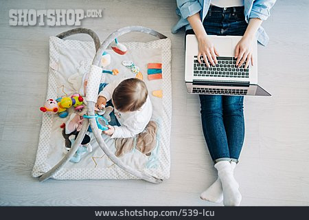 
                Säugling, Mutter, Online, Homeoffice                   