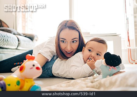
                Säugling, Mutter, Glücklich, Kinderspielzeug, Spielen                   