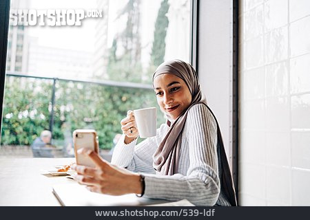 
                Modern, Café, Muslimin, Selfie                   