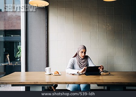 
                Café, Online, Muslimin                   