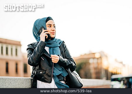 
                Telefonieren, Urban, Muslimin                   
