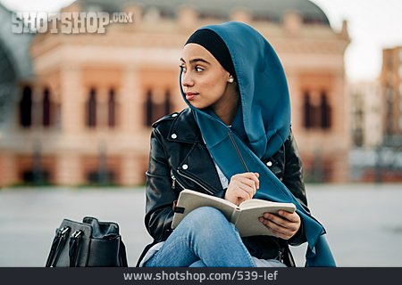 
                Nachdenklich, Urban, Notizbuch, Muslimin                   