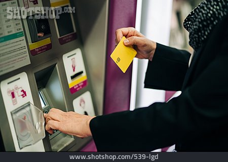 
                Bezahlen, Bargeldlos, Fahrkartenautomat                   