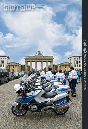 
                Motorrad, Polizei, Polizeipräsenz                   