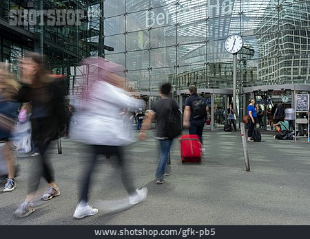 
                Bewegungsunschärfe, Hauptbahnhof, Mobilität                   