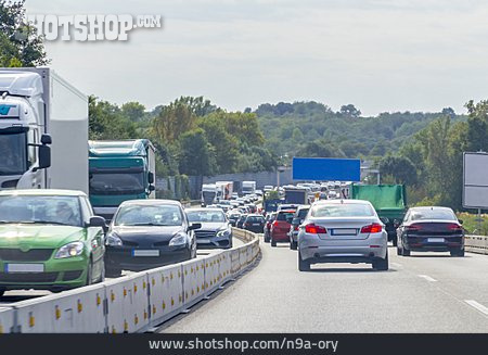 
                Autobahn, Straßenverkehr, Verkehrsstau                   