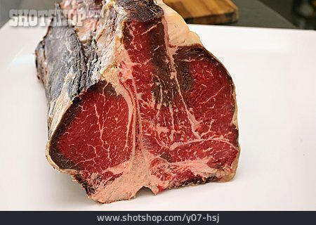 
                Rindfleisch, T-bone-steak, Porterhouse-steak                   