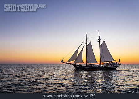 
                Sonnenuntergang, Ostsee, Segelschiff                   