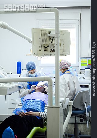 
                Behandlung, Zahnmedizin, Kieferorthopädie, Operation                   