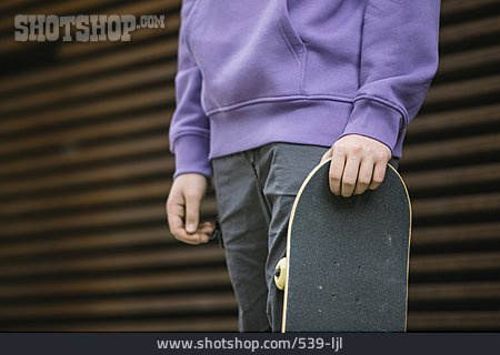 
                Teenager, Skateboarder                   