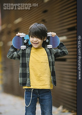
                Junge, Lächeln, Skateboarder                   