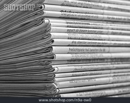 
                Tageszeitung, Zeitungsstapel, Printmedien                   