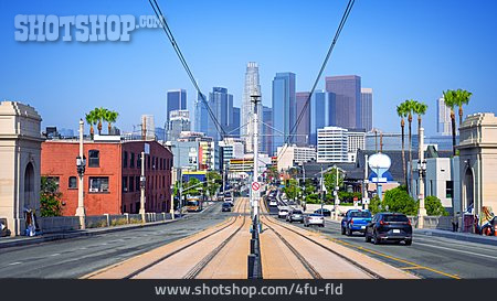 
                Bahngleise, Los Angeles, Stadtverkehr                   