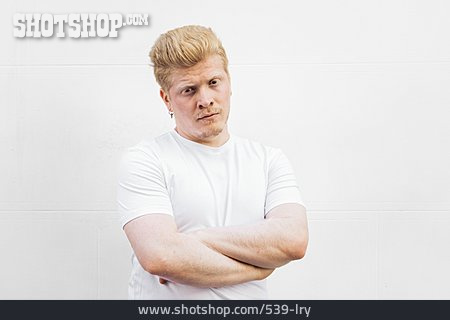 
                Mann, Arme Verschränkt, Albinismus                   