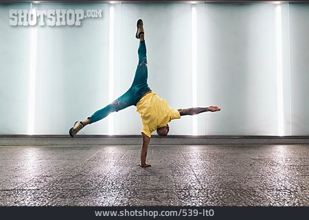 
                Balance, Handstand, Rad Schlagen, Tänzer                   