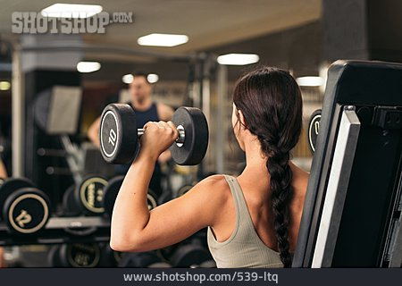 
                Frau, Fitnessstudio, Krafttraining, Workout                   