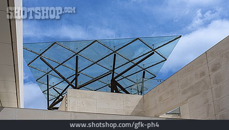 
                Moderne Architektur, Glasdach, Caixaforum Barcelona                   