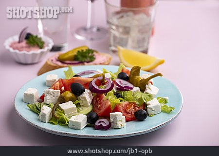 
                Griechischer Salat, Ouzo, Taramosalata                   