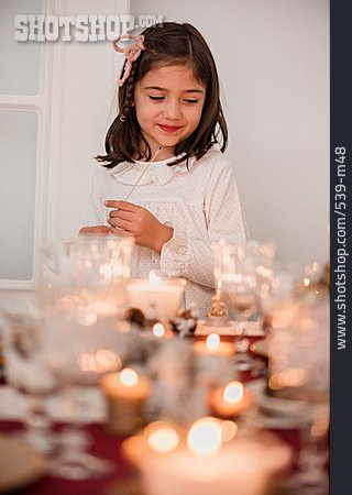 
                Mädchen, Kerzenlicht, Festlich, Festtafel                   