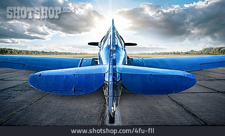 
                Flugzeug, Propellerflugzeug, Militärflugzeug                   