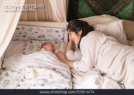 
                Säugling, Mutter, Bett, Nähe, Elternschaft                   