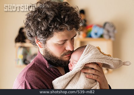 
                Säugling, Vater, Geborgenheit                   