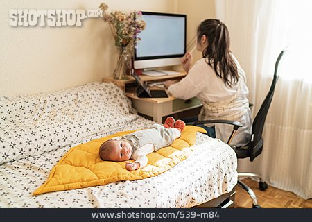 
                Säugling, Mutter, Arbeiten, Homeoffice                   