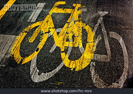 
                Fahrradweg, Fahrbahnmarkierung                   