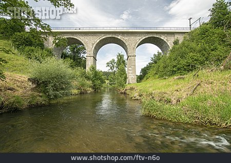 
                Fluss, Viadukt                   
