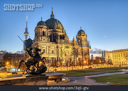 
                Berlin, Berliner Dom, Lustgarten                   