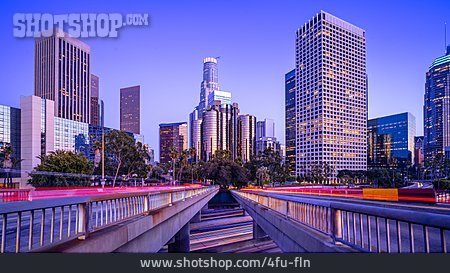 
                Hochhäuser, Los Angeles, Straßenbrücke                   
