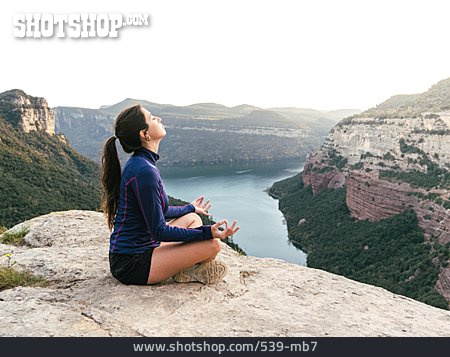 
                Canyon, Meditation, Meditieren, Asana, Achtsamkeit, Outdoor Yoga                   