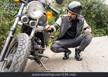 
                Motorrad, Reparatur, Prüfen, Motorradfahrer                   