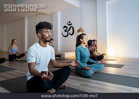
                Meditation, Yoga, Unterricht, Yogastudio, Yogaklasse                   