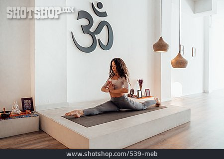 
                Spagat, Yoga, Namaste, Yogastudio                   