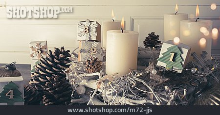 
                Weihnachten, Adventskranz, Kerzenlicht                   