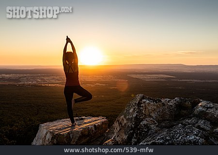 
                Sonnenuntergang, Balance, Gipfel, Outdoor Yoga                   