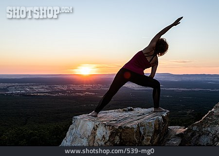 
                Sonnenuntergang, Abenddämmerung, Gipfel, Yoga, Outdoor Yoga                   