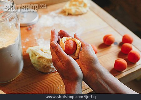 
                Zubereitung, Aprikosenknödel                   