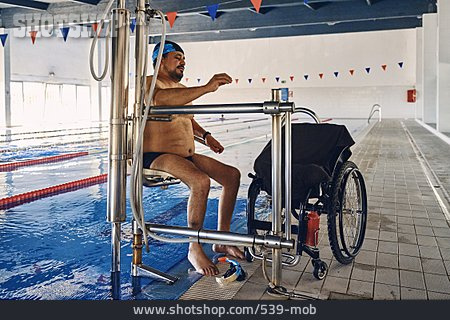
                Schwimmbad, Einstieg, Behinderung, Rollstuhlfahrer                   