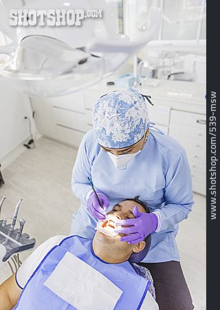 
                Patient, Zahnmedizin, Dentalhygiene, Zahnreinigung, Behandlungsliege                   