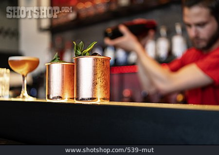 
                Cocktail, Tresen, Moscow Mule                   