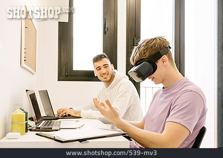 
                Online, Freunde, Startup, Videospiel, Head-mounted Display, Metaverse                   