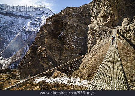 
                Wandern, Hängebrücke, Wanderer, Nepal, Himalaya                   