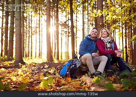 
                Paar, Glücklich, Herbst, Pause, Wandern                   