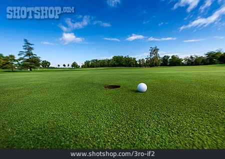 
                Loch, Golfball, Golfrasen                   