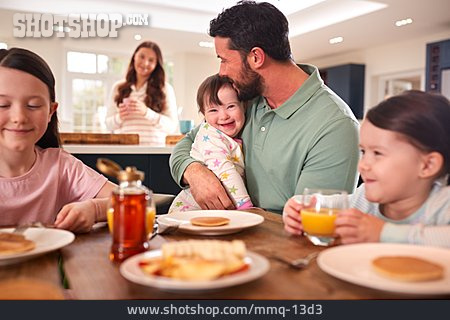 
                Eltern, Glücklich, Frühstück, Familie, Kinder, Familienleben, Trisomie 21                   