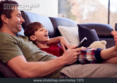
                Vater, Lachen, Freizeit, Fernsehen, Sohn                   