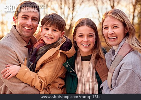 
                Herbst, Familie, Porträt, Verbundenheit, Familienporträt                   