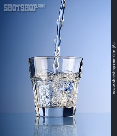 
                Erfrischung, Mineralwasser, Wasserglas                   